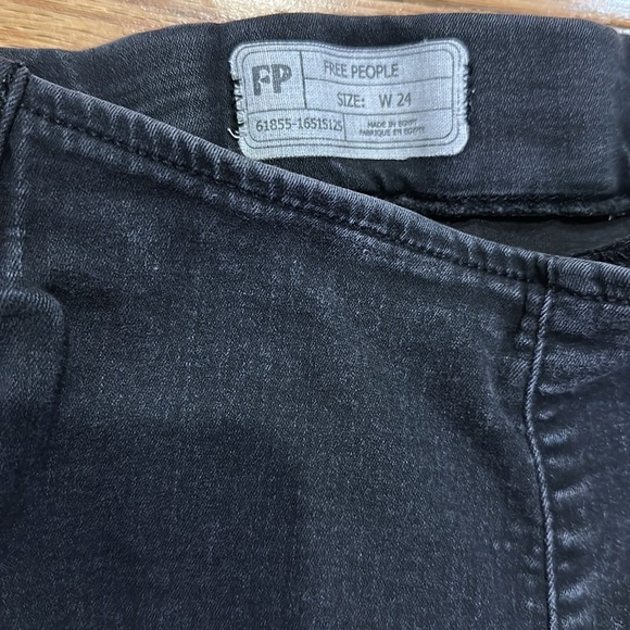 Free People pull on denim Jean legging size 24 - Picture 2 of 3